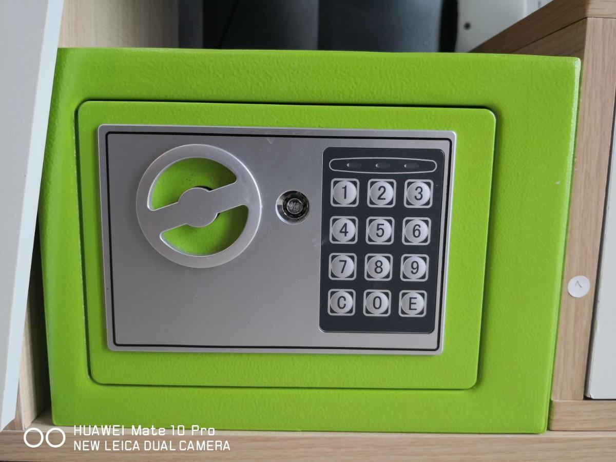 Mcz Homestay Ipoh Town 2Room 7Pax Free Wifi Екстер'єр фото